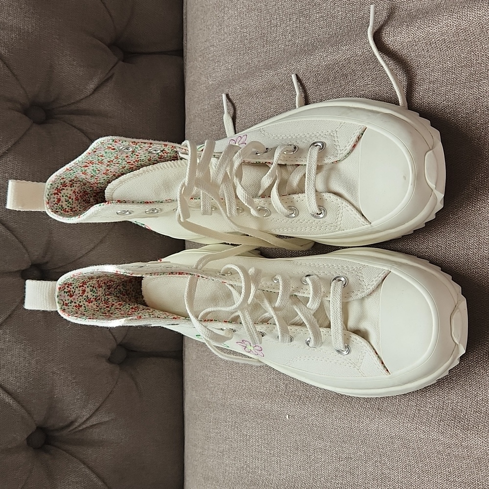 Brand new Converse Run Star high tops